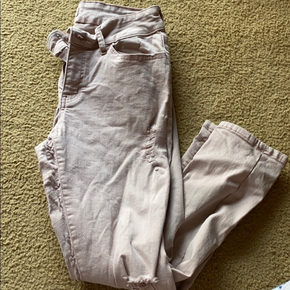 Blush rose distressed Capri pants!